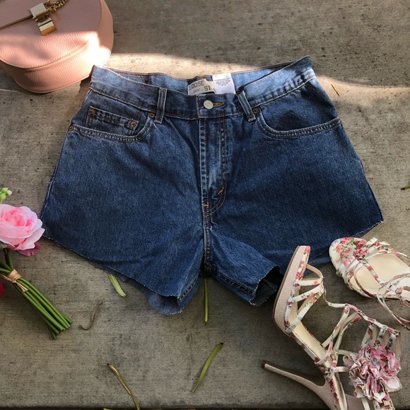 Levi’s 569 Sexy High Waisted Jean Shorts - Picture 6 of 8
